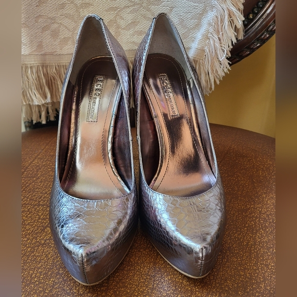 BCBGeneration Parade Bronze Platform Pumps SZ. 8M - Picture 3 of 11